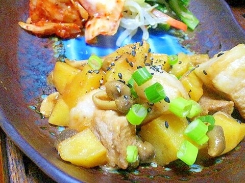 コロコロじゃがいもと豚肉のコチュジャン煮込み